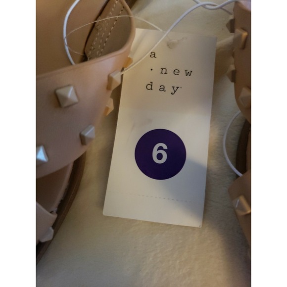 A New Day Slide Sandals Emmy Beige  NWT (orig. 24.99) Size 6-6.5 Very Cute - Picture 6 of 7